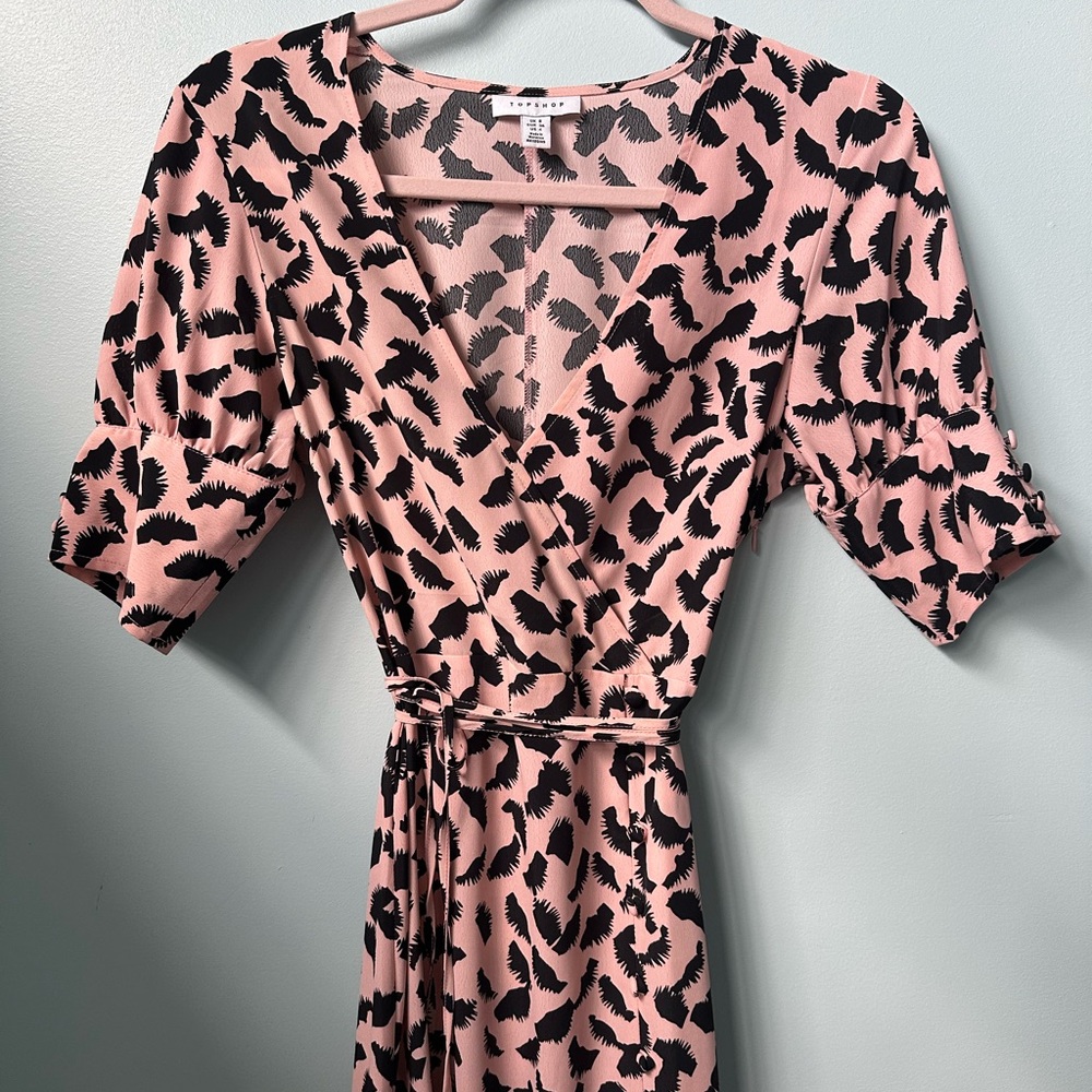 TopShop Size 4 Pink Dress with button detail